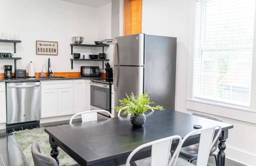 Butchertown House | New! Walkable on Restaurant row! 3bd1.5ba -Hot Tub