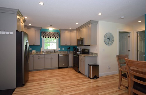 York Beach House | New Year Round Rental - 1/4 Mile To Short Sands Beach & Downtown York