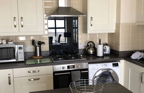Newcastle Apartment | Newcastle Seafront apartment with WiFi & Parking