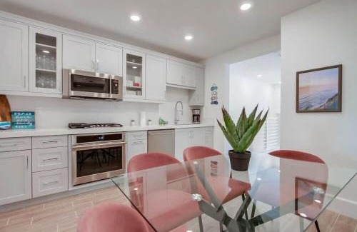 Mission Beach House | Newer Construction Beauty Steps to Mission Beach and Bay