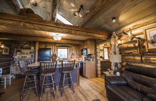 Bozeman Cabin | Newly Built Log Pond Cabin