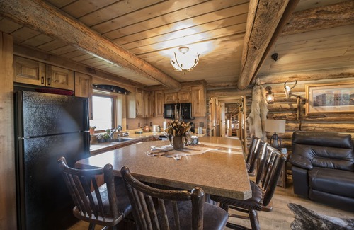 Bozeman Cabin | Newly Built Log Pond Cabin