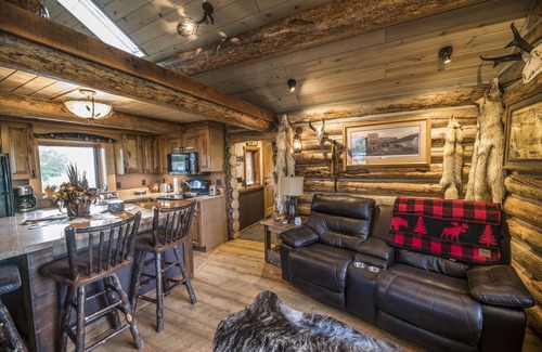 Bozeman Cabin | Newly Built Log Pond Cabin