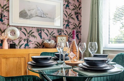 Blacon Apartment | Newly decorated home in Chester sleeps 4