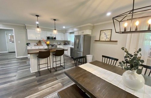 Aurora House | Newly Remodeled 3-Bedroom Pet Friendly Home