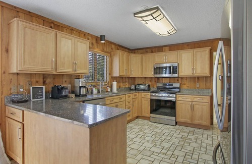 Powers Lake Cabin | Newly Remodeled - Large Cedar CabinnClose to Lake and Sking