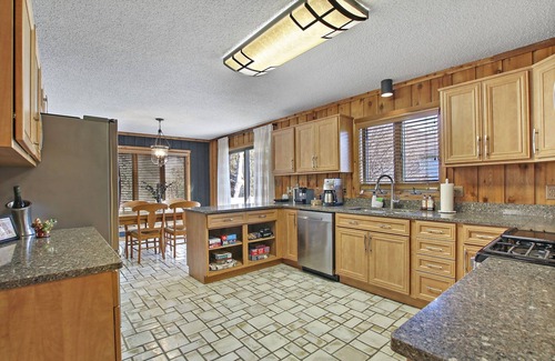 Powers Lake Cabin | Newly Remodeled - Large Cedar CabinnClose to Lake and Sking