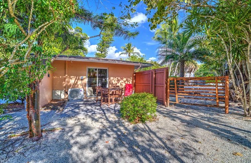 Sanibel Cottage | Newly remodeled Parrot Nest Toucan Cottage! Walk to beach, shops, restaurants!