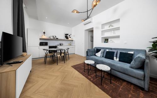 Carrieres - Malbousquet Apartment | Newly Renovated Apartment with Balcony, AC, Fiber internet