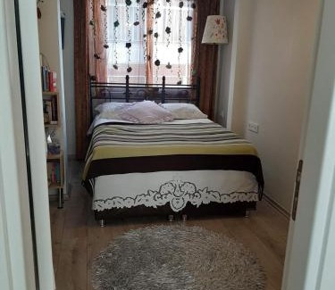 Alsancak Apartment | Newly Renovated Apartment in Kordon