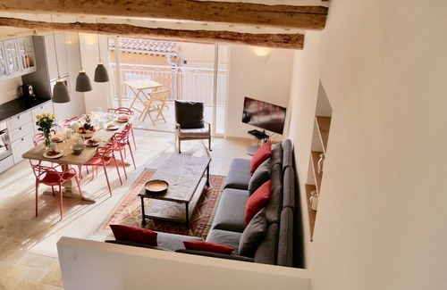 Antibes Old Town Apartment | NEWLY RENOVATED Charming apartment with outdoor terrace in old town of Antibes
