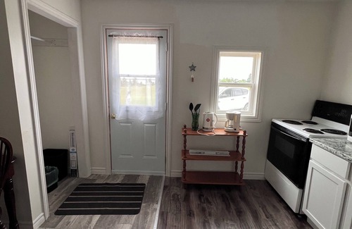 Bayside Cottage | Newly renovated cosy cottage 3 minute walk to the beach.