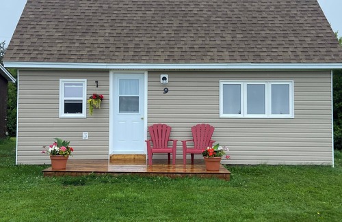 Bayside Cottage | Newly renovated cosy cottage 3 minute walk to the beach.