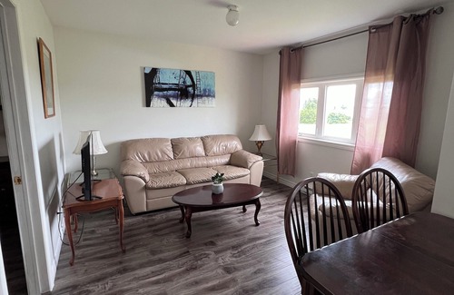 Bayside Cottage | Newly renovated cosy cottage 3 minute walk to the beach.