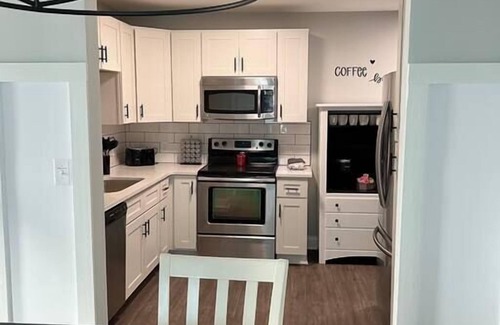 Commonwealth House | Newly renovated cute 3 bedroom 2 bath bungalow