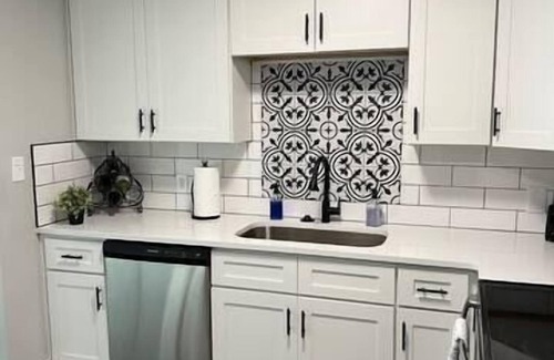 Commonwealth House | Newly renovated cute 3 bedroom 2 bath bungalow