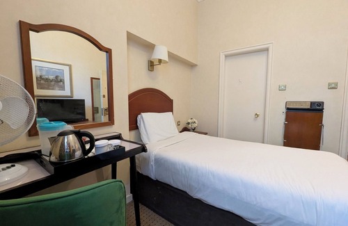 Newton Solney Hotel | Newton Country Hotel Burton Upon Trent