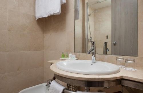 Alameda de Osuna Hotel | NH Barajas Airport