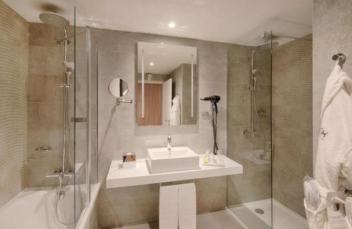 Blagnac Hotel | NH Toulouse Airport