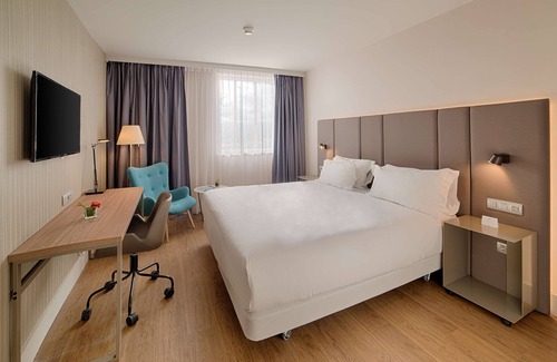 Blagnac Hotel | NH Toulouse Airport