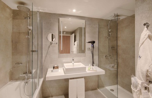 Blagnac Hotel | NH Toulouse Airport