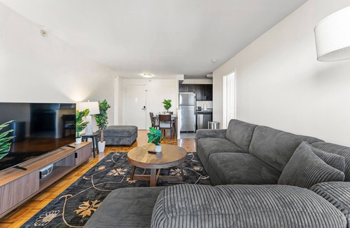 North Brookline Apartment | Nice 2bd/1.5ba near BU 3648
