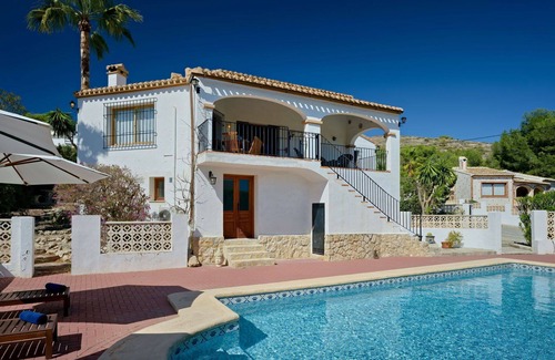 Sol del Este House | Nice apartment in villa for 6 people with A/C, private pool, WIFI, TV and terrace