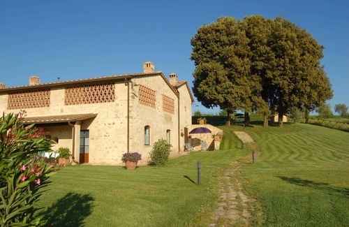 Sant'Appiano Apartment | Nice apartment with pool, WIFI, TV, patio, pets allowed and parking, close to San Gimignano