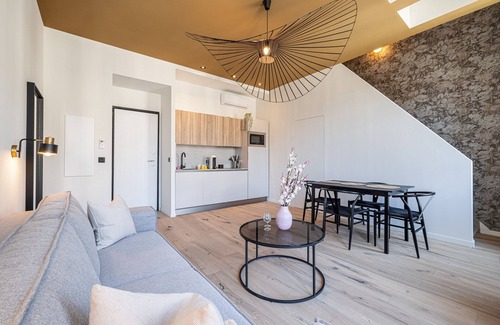 Quartier du Port Apartment | Nice Duplex - Close to Place du Pin - A/C