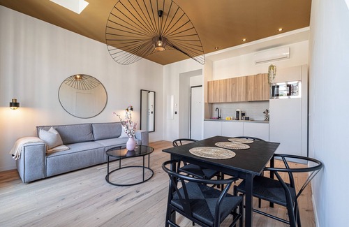 Quartier du Port Apartment | Nice Duplex - Close to Place du Pin - A/C