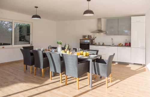 Valbandon House | Nice holiday home with heated pool near the sea