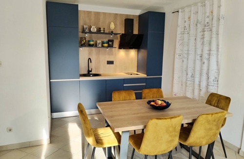 Valbandon House | Nice holiday home with heated pool near the sea
