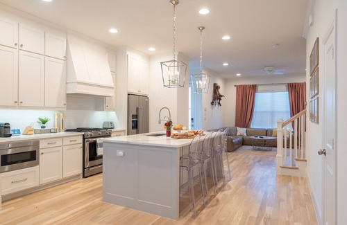 Oak Cliff House | Nicest Rental in Vibrant Bishop Arts! Beautifully decorated with luxury bedding.