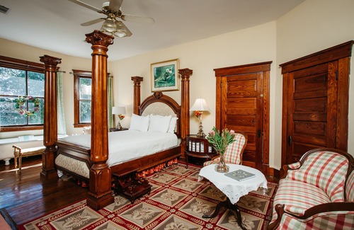 Lyons Bed & Breakfast | Nine Columns