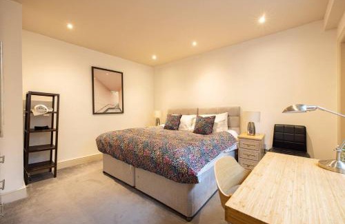 Redcliffe Apartment | Niru Experience Serene Garden Haven Duplex