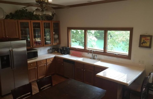 Gruene House | No Flood! Gruene House & Cabin on Guadalupe! 7Bdrm/4.5Baths/Kayaks, Sleeps-28!