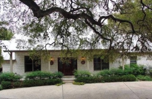 Gruene House | No Flood! Gruene House & Cabin on Guadalupe! 7Bdrm/4.5Baths/Kayaks, Sleeps-28!