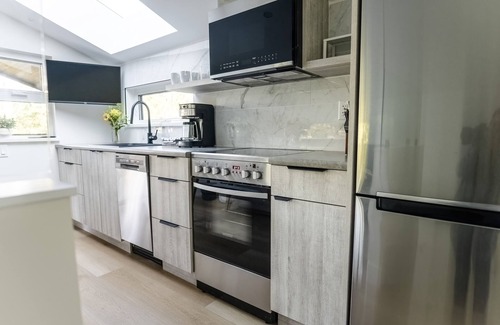 Ucluelet Cabin | Nootka Cabin-Couples Getaway, Modern I OD Shower