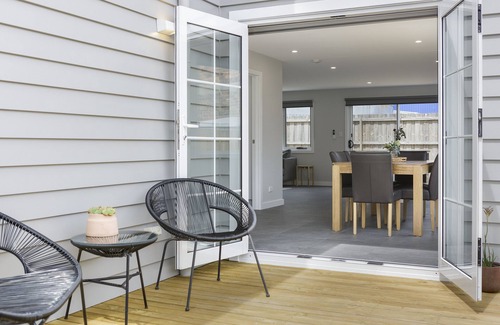 Launceston CBD House | North Edge Townhouse ~ Free Parking, City, Modern