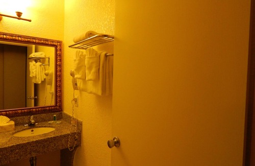 Golden Glades Hotel | North Miami Beach Gardens Inn & Suites