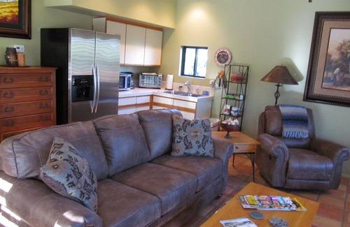 North Scottsdale House | North Scottsdale 1 Bedroom Stand Alone Guest House With Garage.