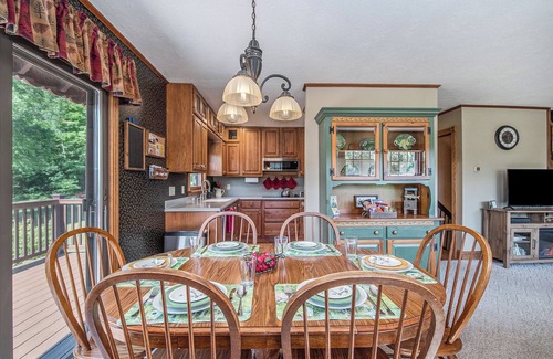 Mullett Lake Ski Chalet | North Straits Chalet-Fast Drive to Mackinaw Ferry