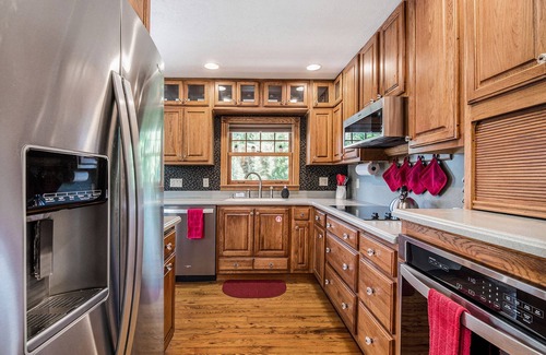 Mullett Lake Ski Chalet | North Straits Chalet-Fast Drive to Mackinaw Ferry