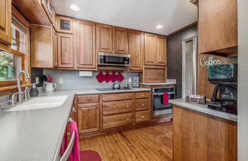 Mullett Lake Ski Chalet | North Straits Chalet-Fast Drive to Mackinaw Ferry