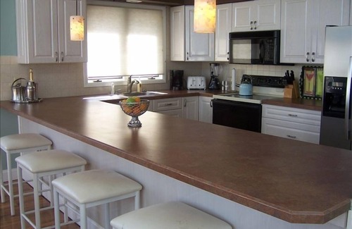 Avalon House | Now taking reservations for fall getaways in Avalon. Warm water and less crowds.