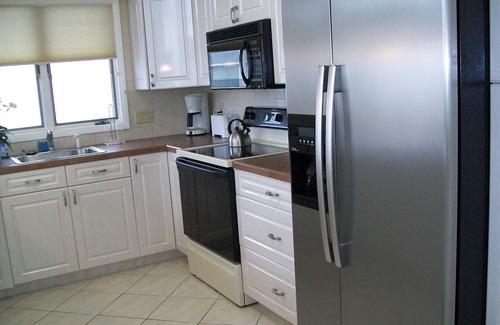 Avalon House | Now taking reservations for fall getaways in Avalon. Warm water and less crowds.