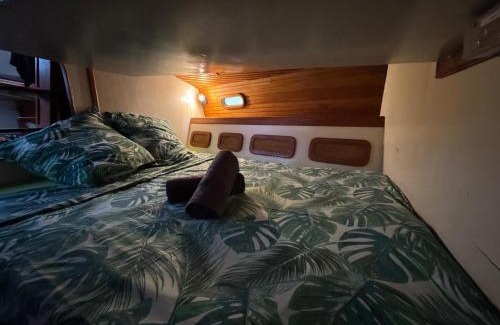 Taiarapu-Est Boat Rental | Nuit insolite sur un voilier