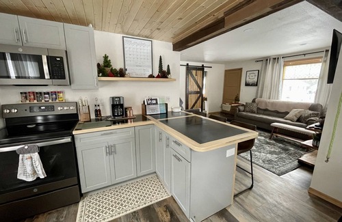 Bottineau House | Oak Creek Granary