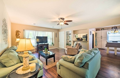 Tranquil Harbour Cottage | Oak Island Home w/Fenced Yard, Walk to Long Beach