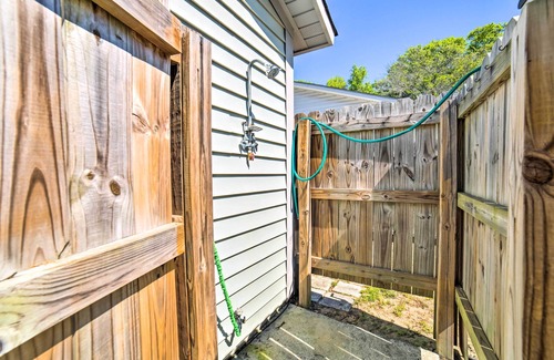 Tranquil Harbour Cottage | Oak Island Home w/Fenced Yard, Walk to Long Beach